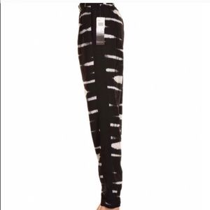 Kensie black and white funky pants Small